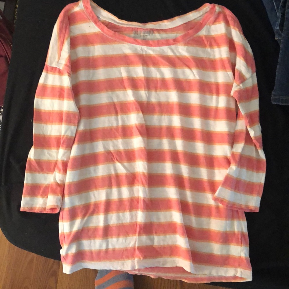 Small 3/4 sleeve shirt